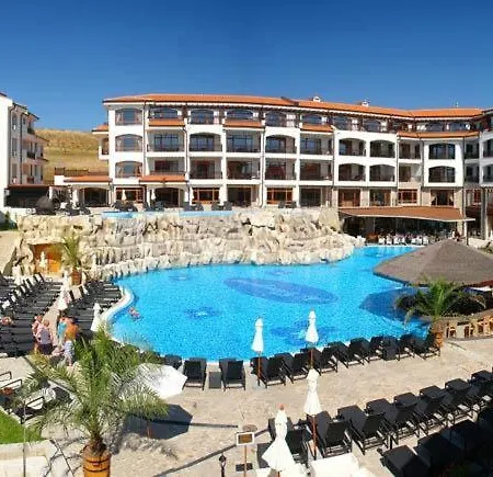 Апартамент Enchanting 2 Bed Villa At The Vineyards Spa Resort Ахелой