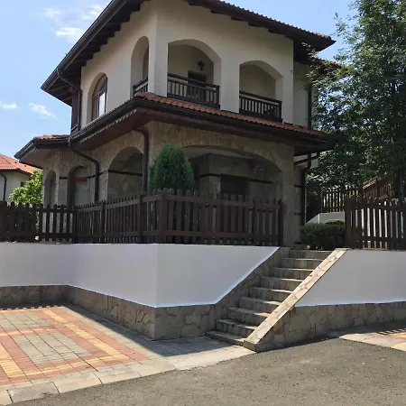 Апартамент Enchanting 2 Bed Villa At The Vineyards Spa Resort Ахелой